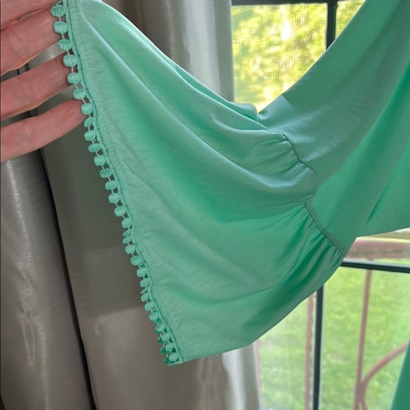 WinWin Green Tunic with Ruffled 3/4 Sleeves - Picture 4 of 6